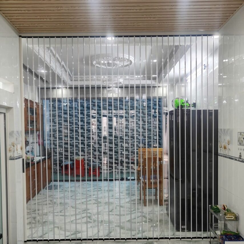 LỢI ÍCH CỬA XẾP LÁ NHỰA TẠI LONG BIÊN
