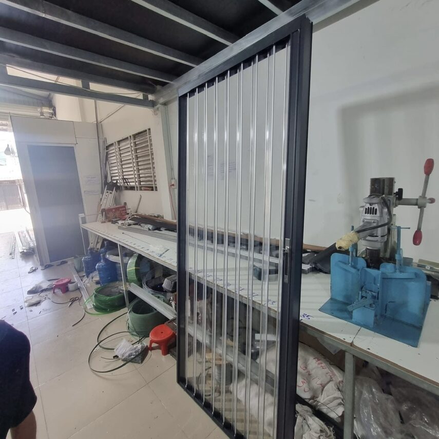 CỬA XẾP LÁ NHỰA TẠI ĐỐNG ĐA