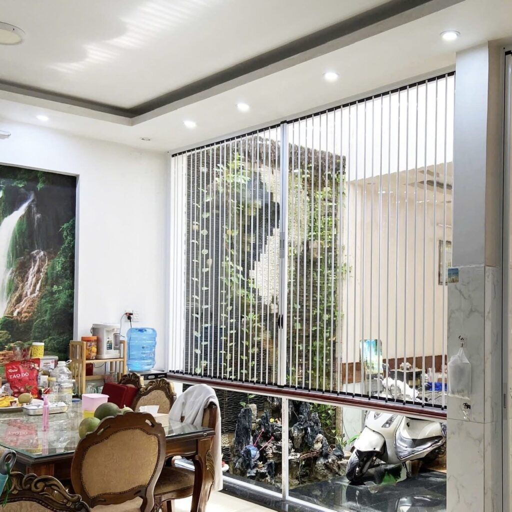 CỬA XẾP LÁ NHỰA TẠI CẦN GIUỘC