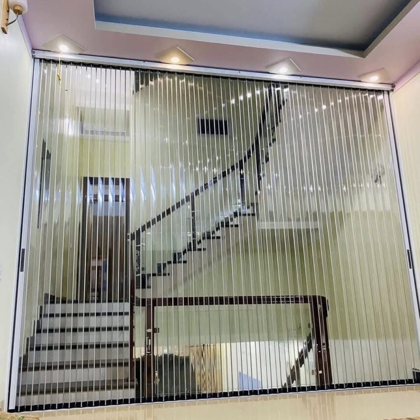 LẮP ĐẶT CỬA XẾP LÁ NHỰA NGĂN CẦU THANG