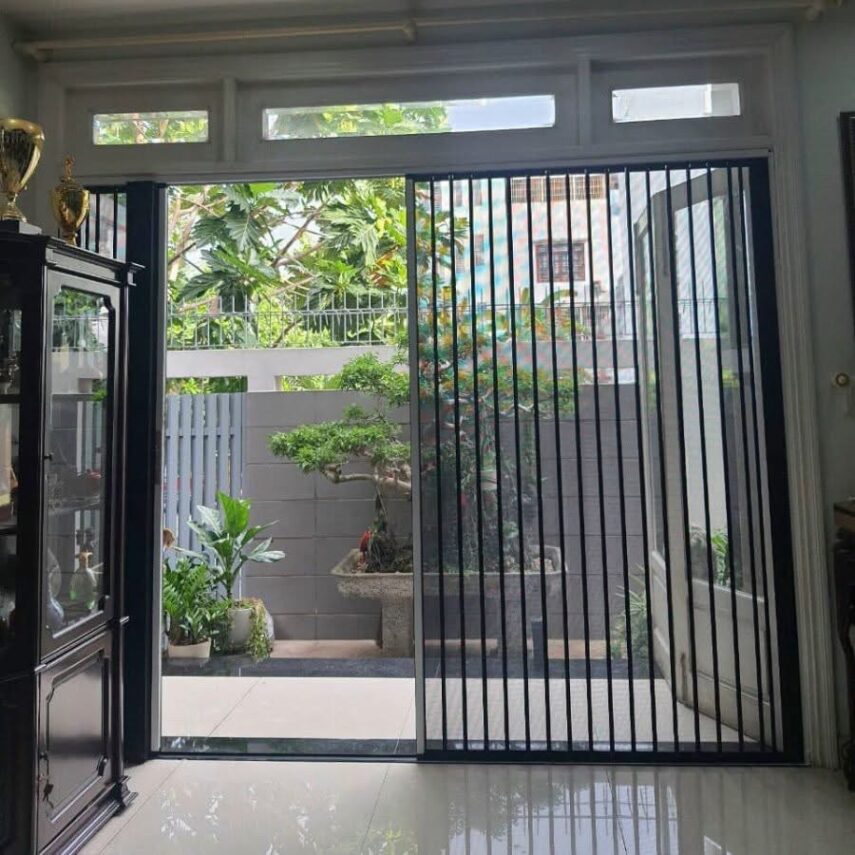 LỢI ÍCH CỬA XẾP LÁ NHỰA TẠI NHÀ BÈ HCM