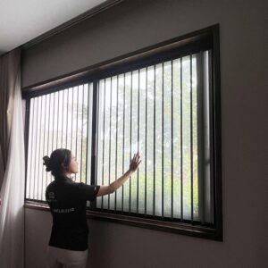 LẮP ĐẶT CỬA XẾP LÁ NHỰA TẠI GIA LÂM