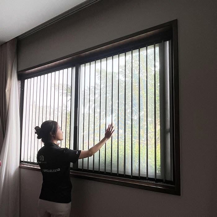 LẮP ĐẶT CỬA XẾP LÁ NHỰA NGĂN LẠNH ĐIỀU HÒA