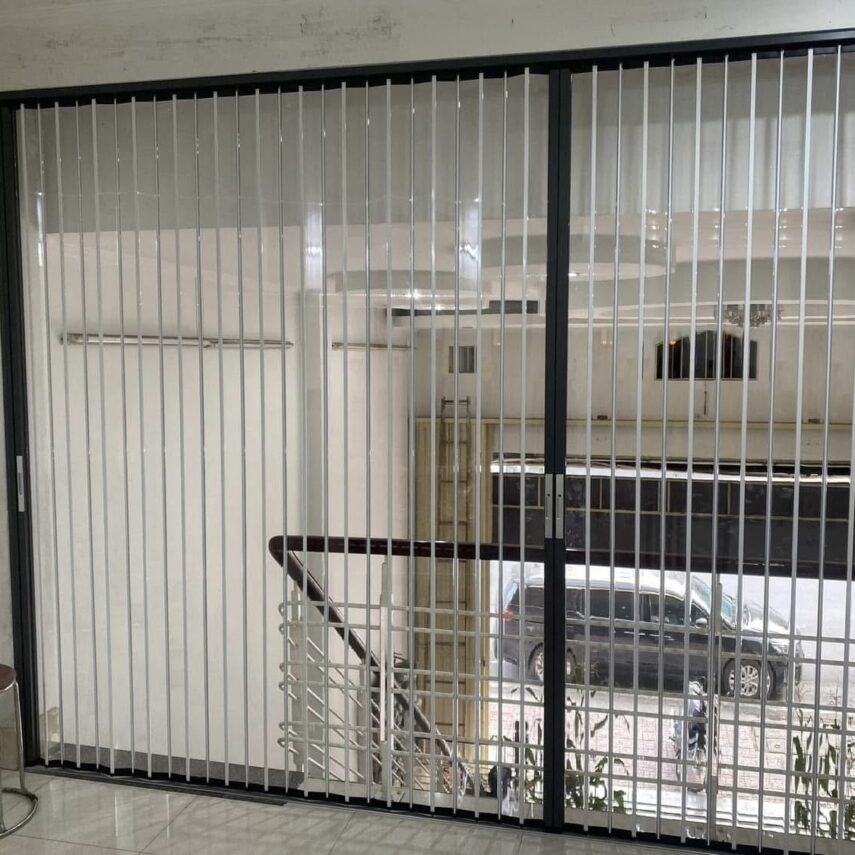 LẮP ĐẶT CỬA XẾP LÁ NHỰA TẠI HÀ ĐÔNG