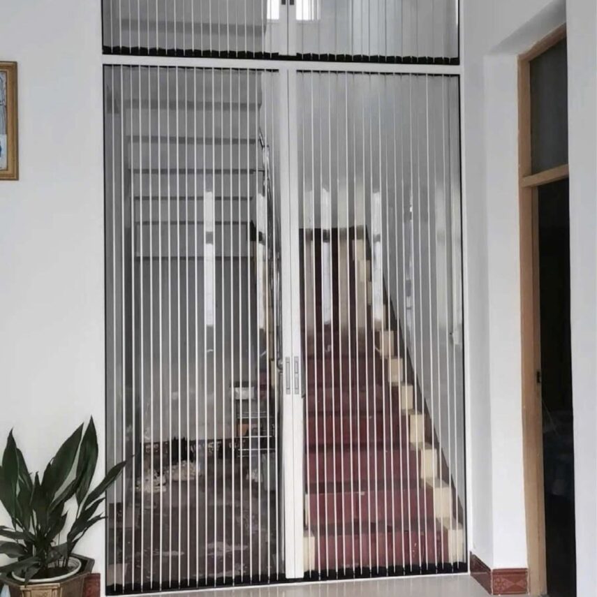 CỬA XẾP LÁ NHỰA NGĂN CẦU THANG